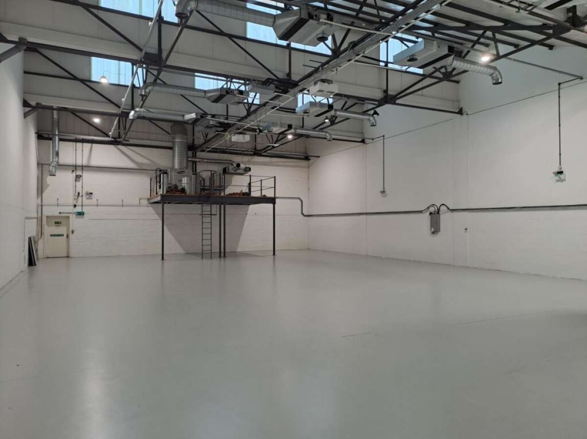 Industrial Unit in Lymington - photo 2