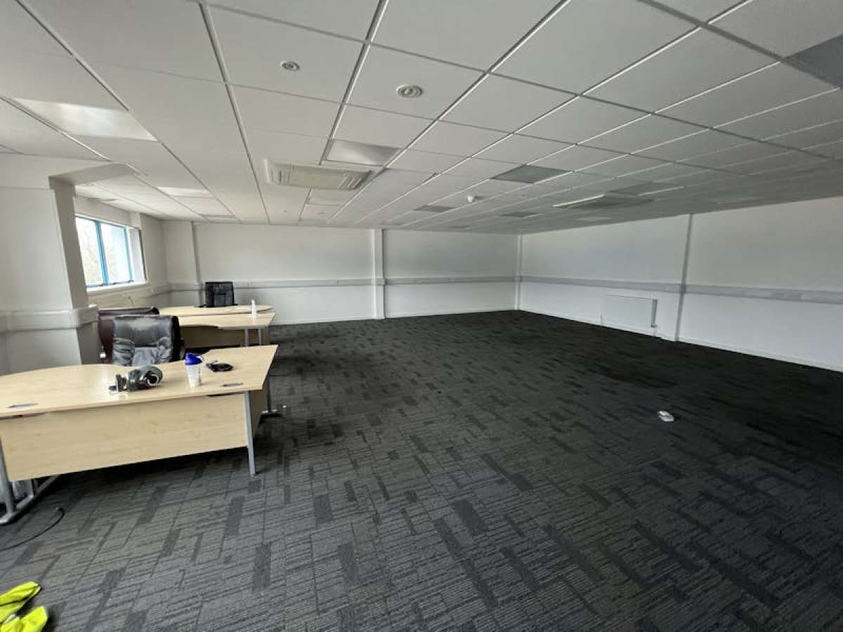 Industrial Unit in Waterlooville - photo 2