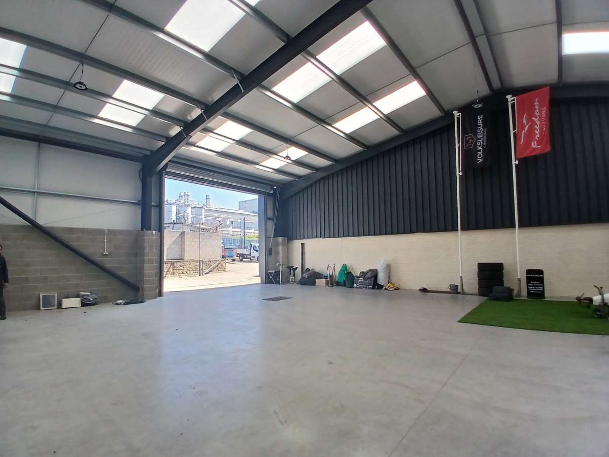 Industrial Unit in Bradford - photo 2
