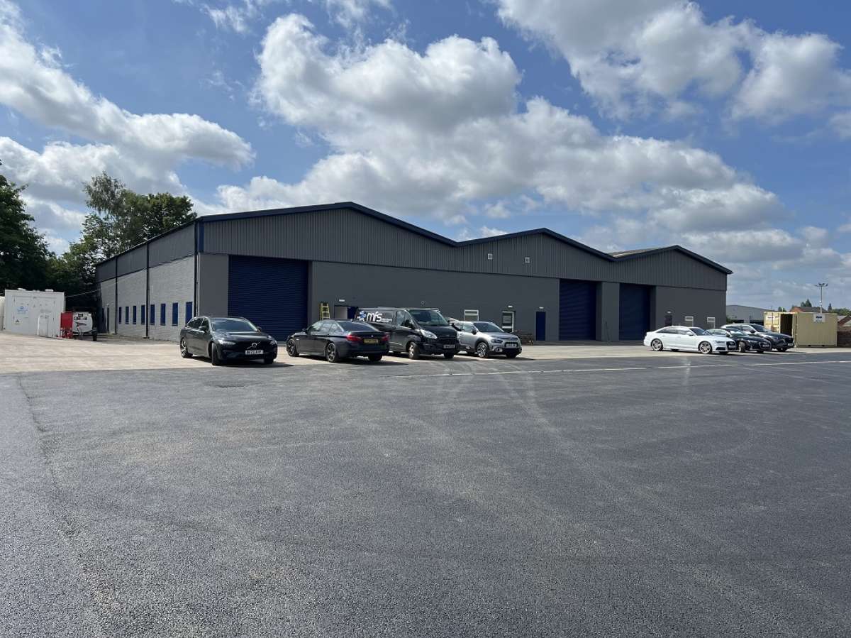 Industrial Unit in Wolverhampton - photo 2