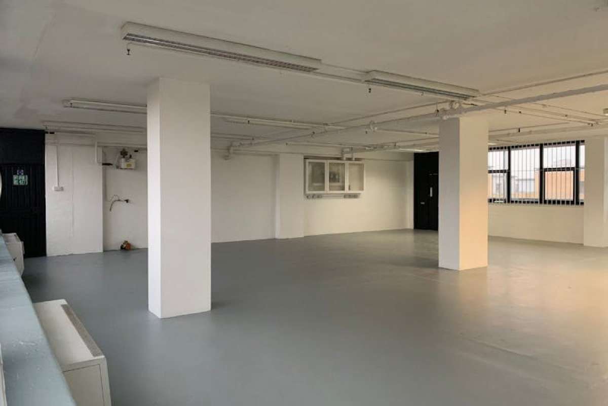 Industrial Unit in London - photo 2