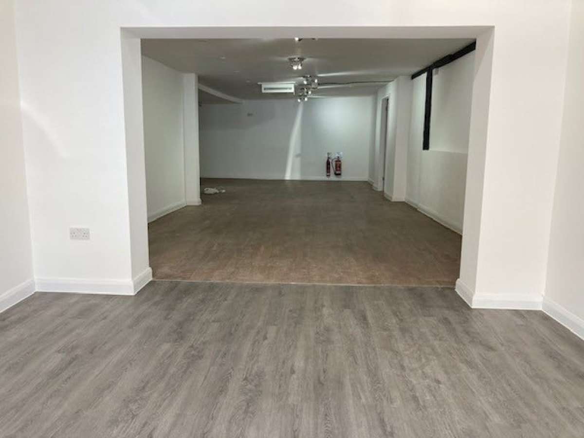 Industrial Unit in Bagshot - photo 4