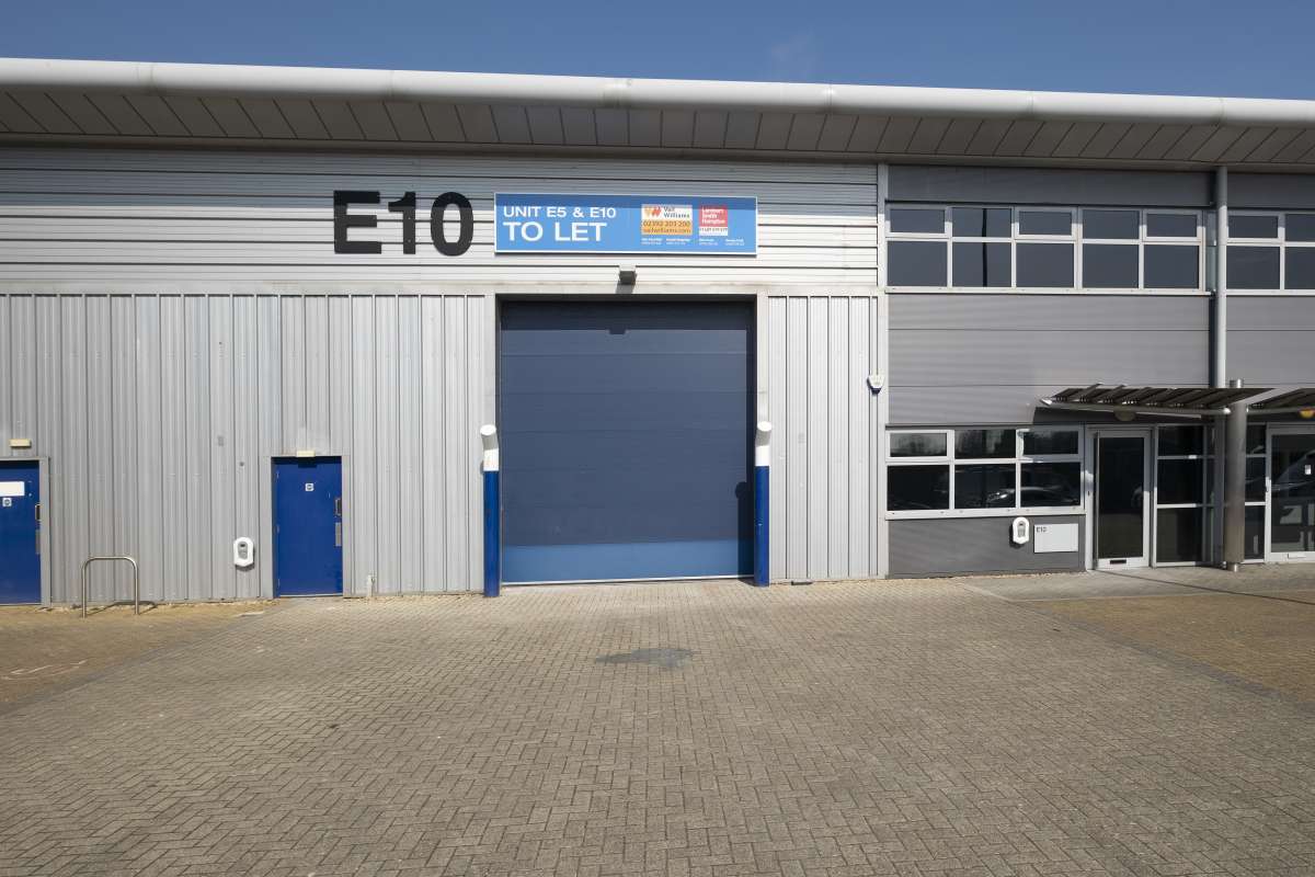 Industrial Unit in Portsmouth - photo 2