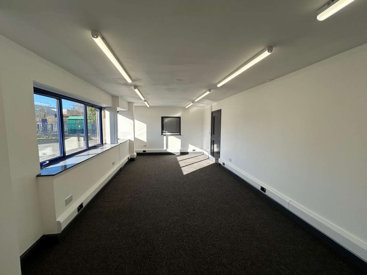 Industrial Unit in Bedford - photo 3