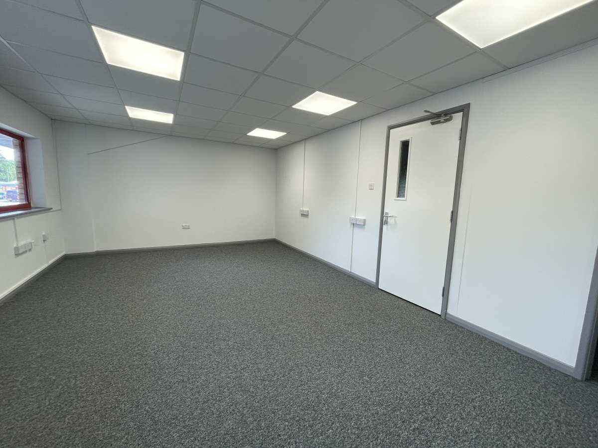 Industrial Unit in Bury St Edmunds - photo 2