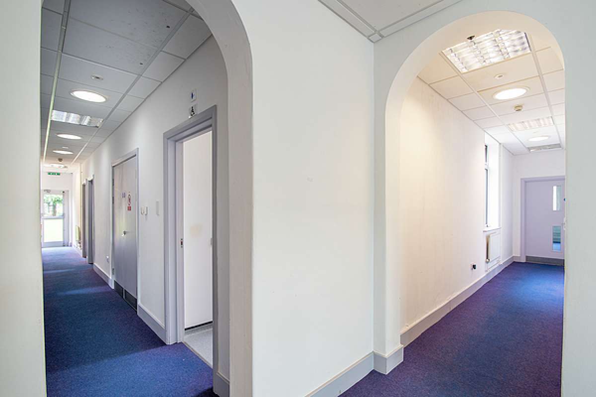 Industrial Unit in Swindon - photo 2