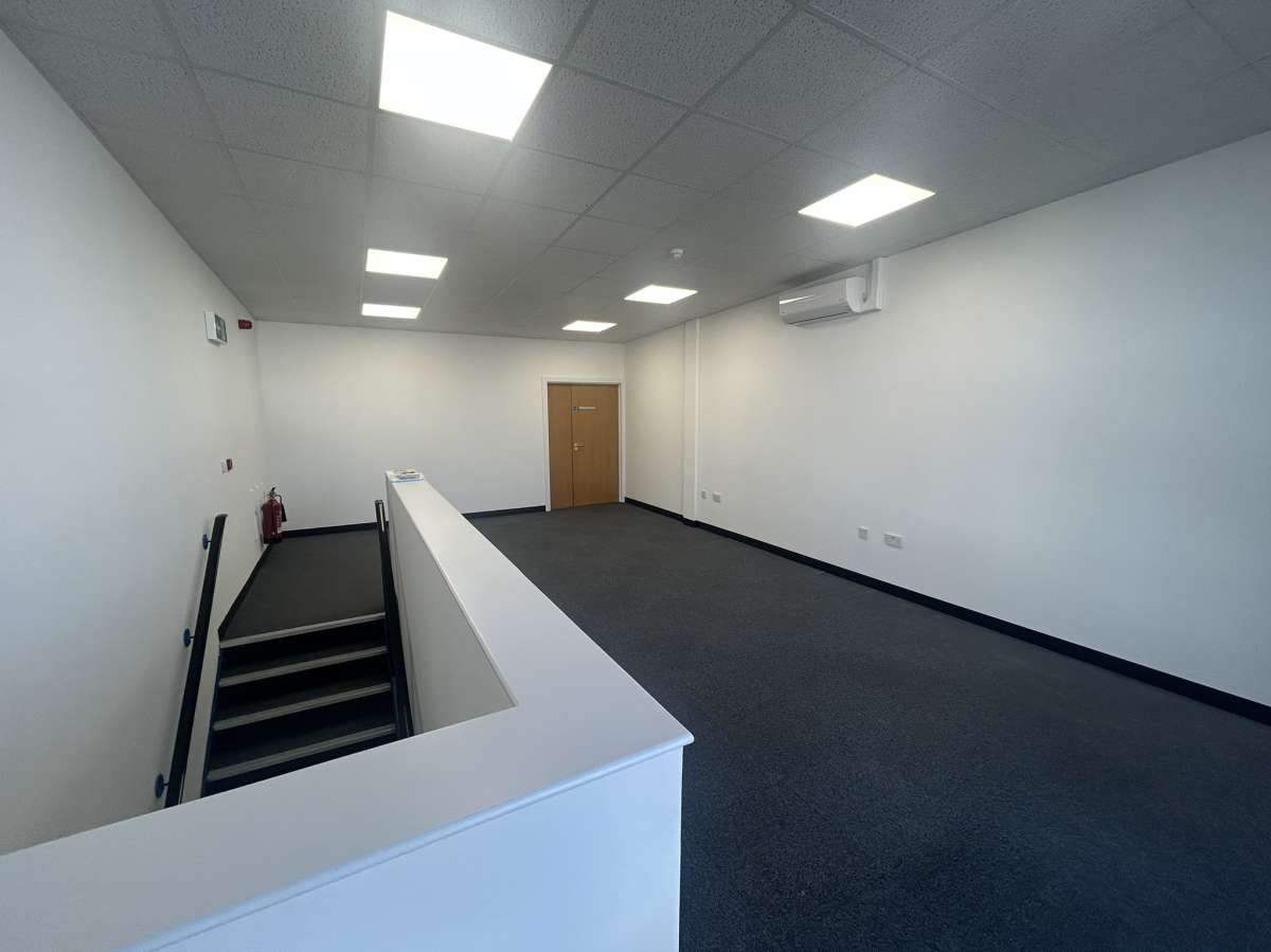 Industrial Unit in Eastleigh - photo 3