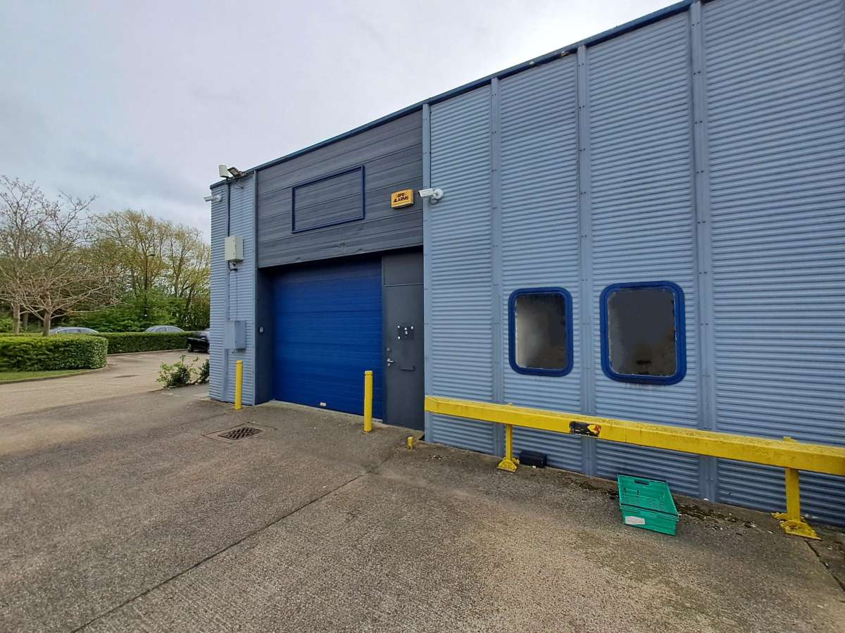 Industrial Unit in Milton Keynes - photo 4