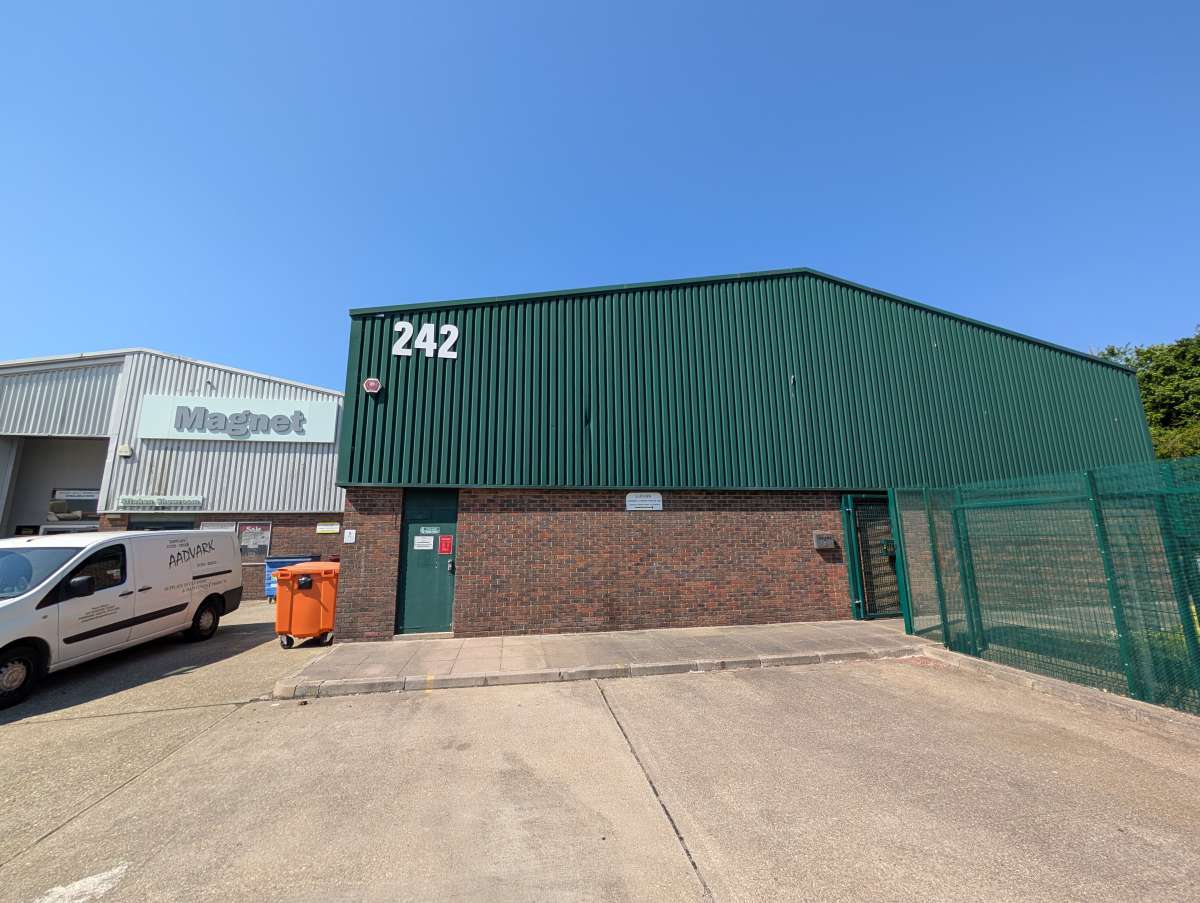 Industrial Unit in Fareham - photo 4