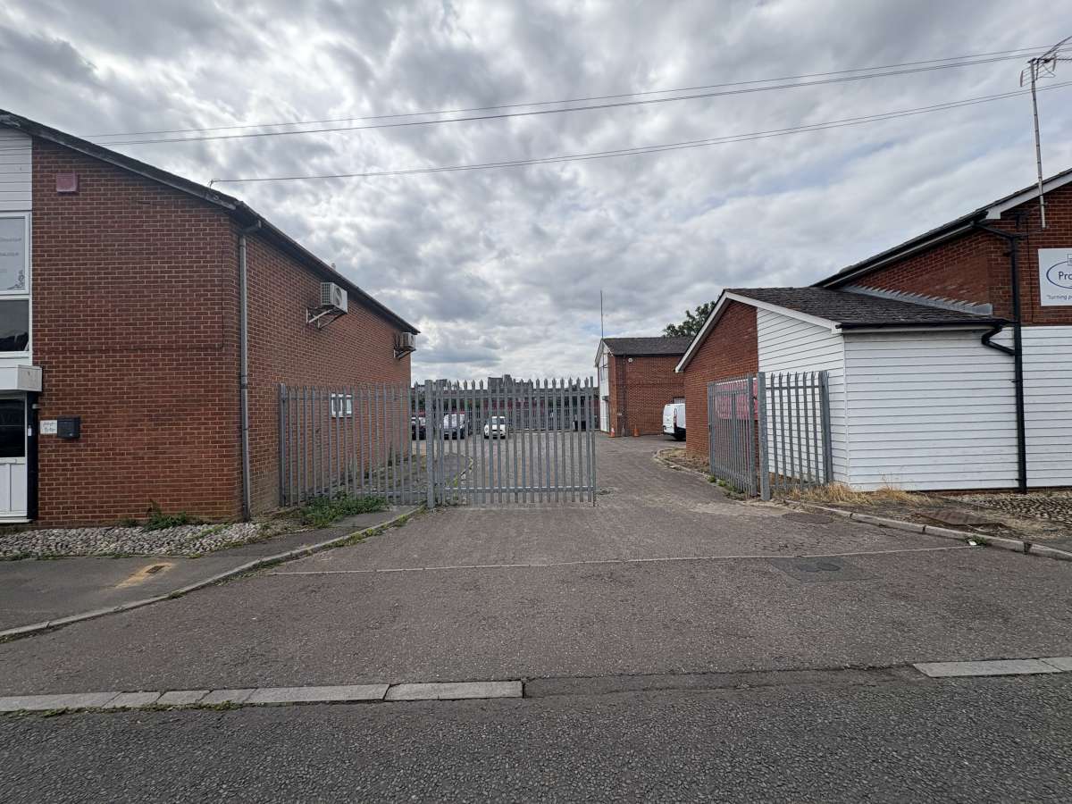 Industrial Unit in Southampton - photo 3