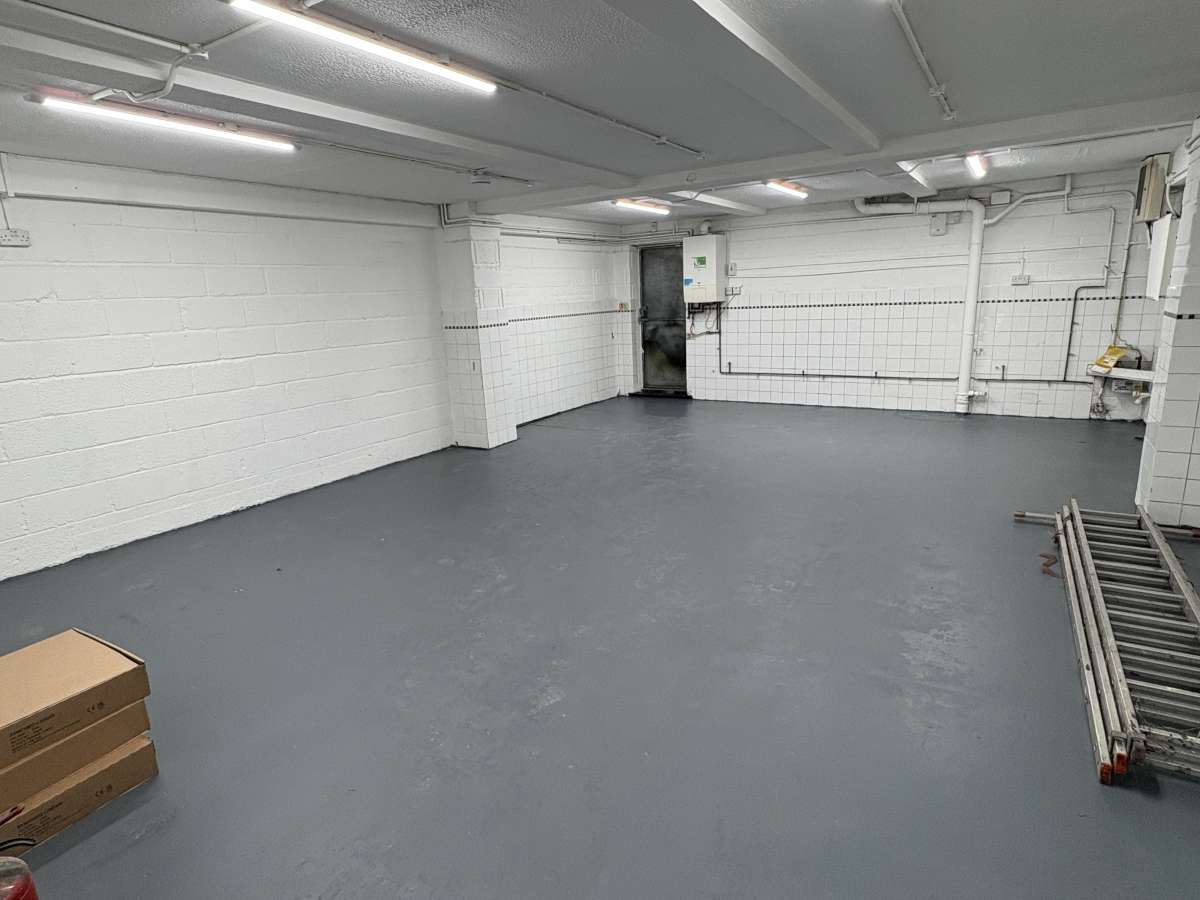 Industrial Unit in Southampton - photo 4