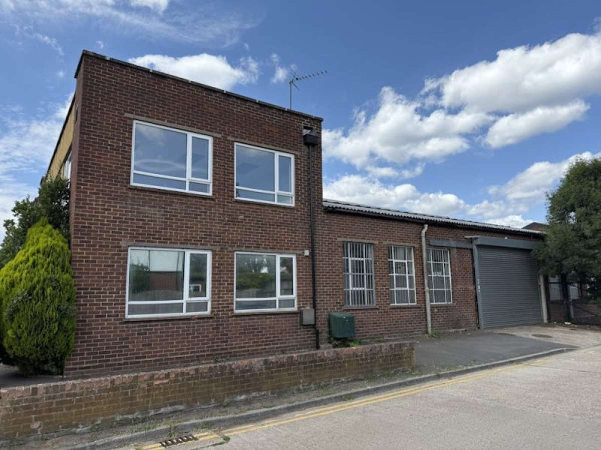 Industrial Unit in Woking - photo 3