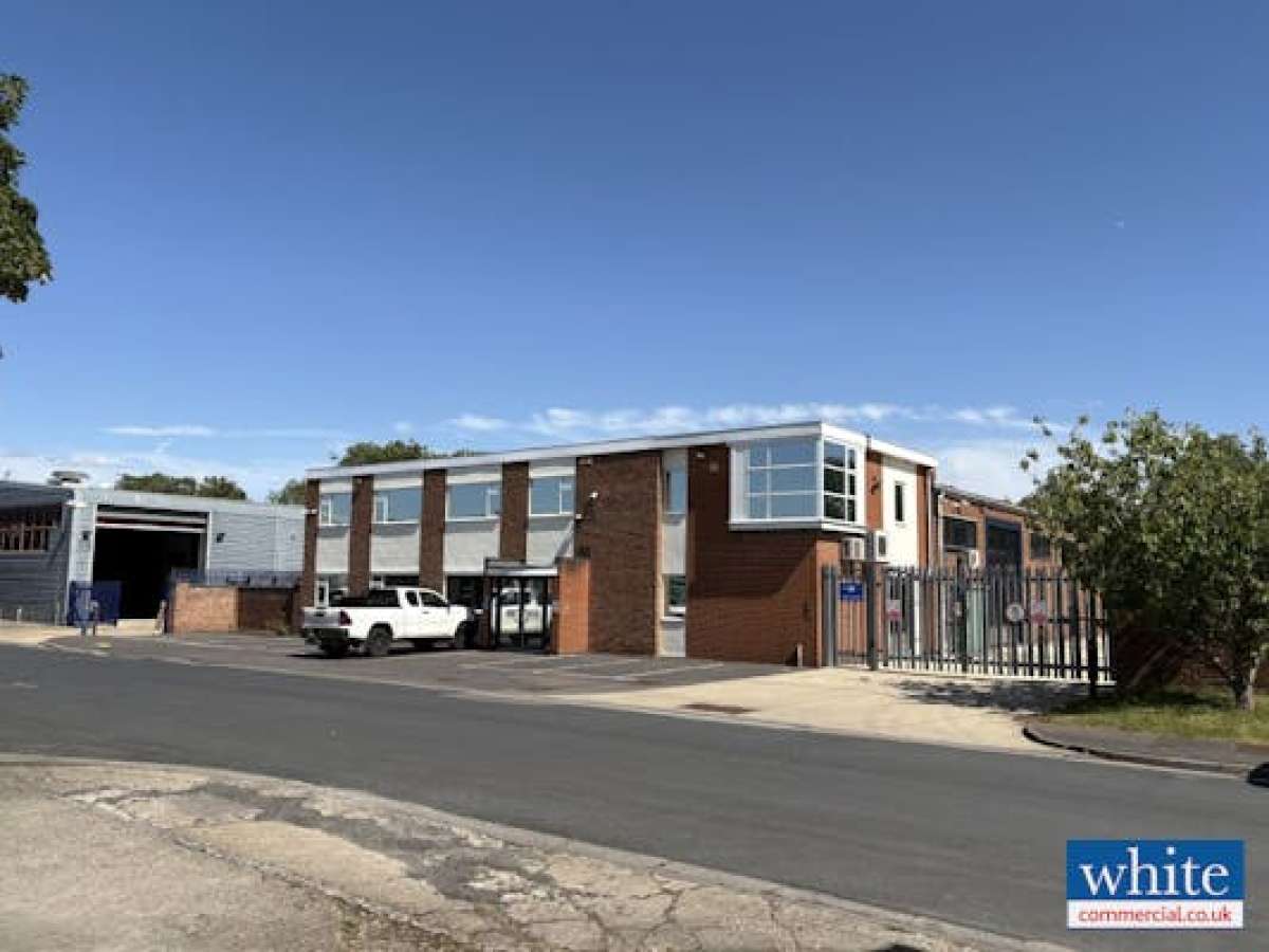 Industrial Unit in Bicester - photo 3