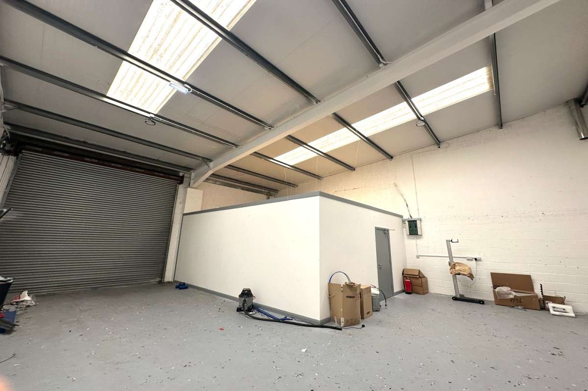 Industrial Unit in Belfast - photo 2