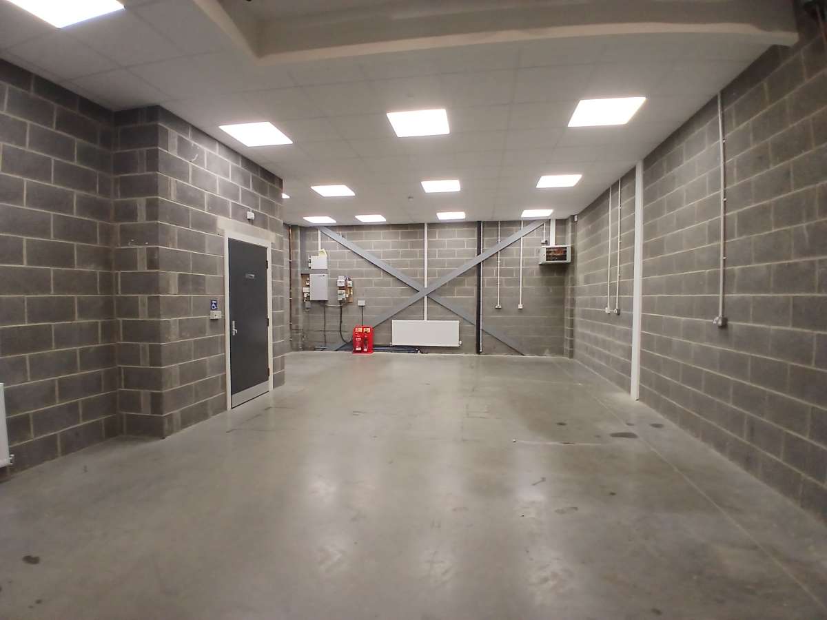 Industrial Unit in Wakefield - photo 3