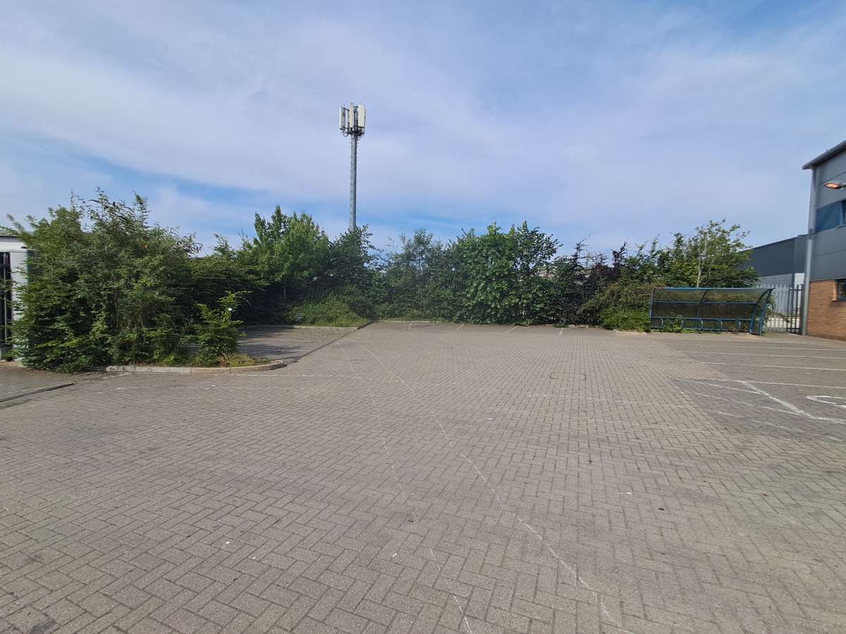 Industrial Unit in Redhill - photo 4