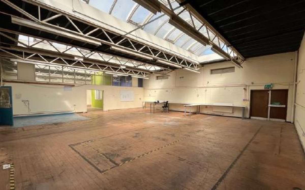 Industrial Unit in London - photo 3