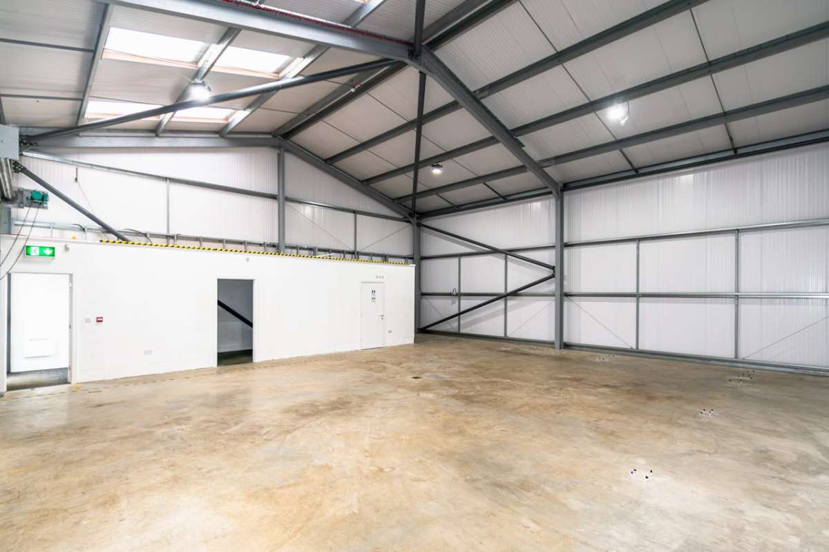Industrial Unit in Wimborne - photo 2