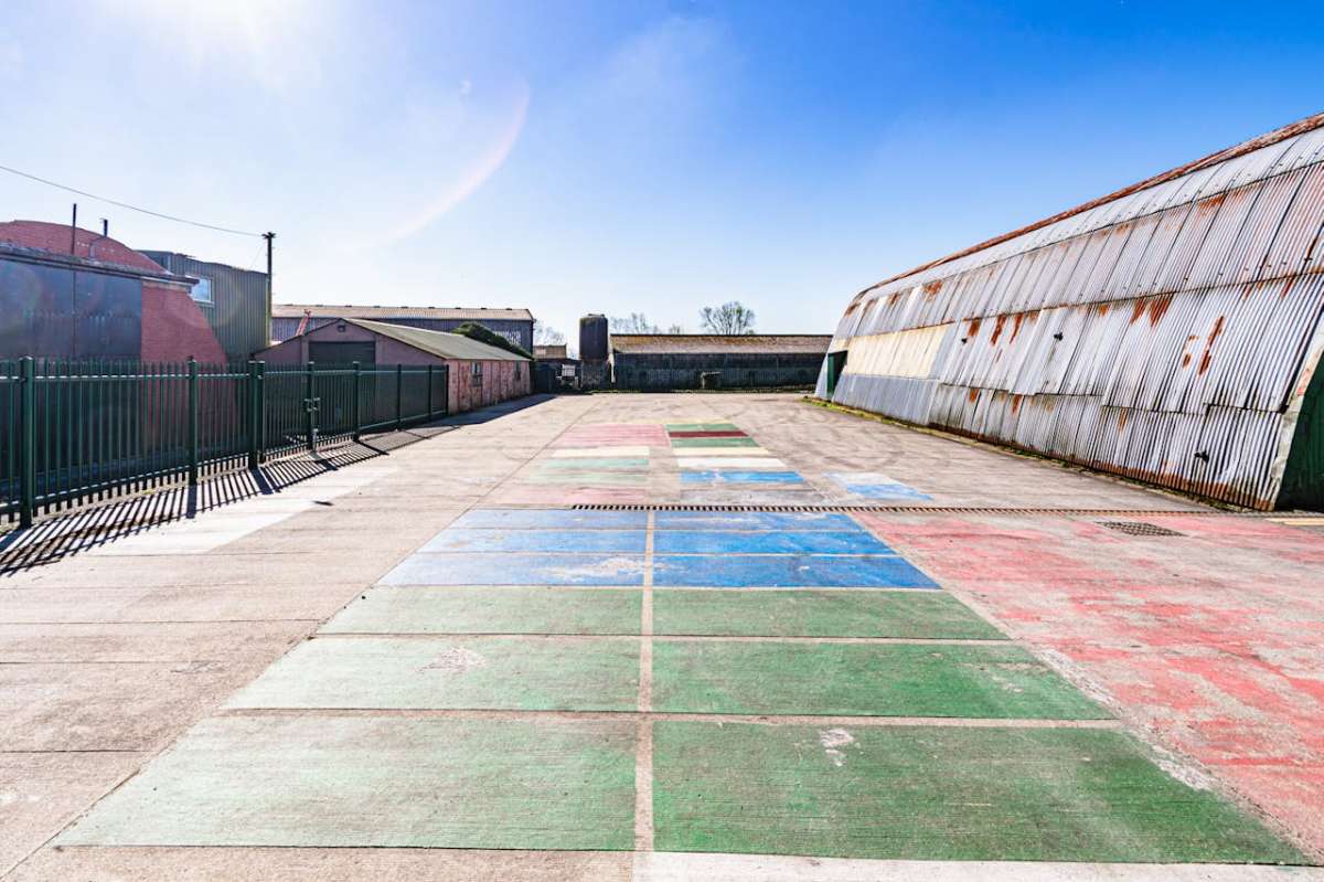 Industrial Unit in Sturminster Newton - photo 2