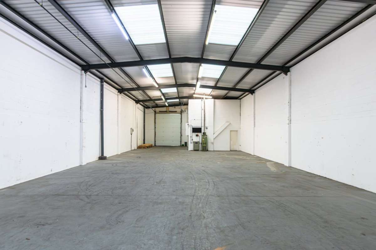 Industrial Unit in Verwood - photo 2