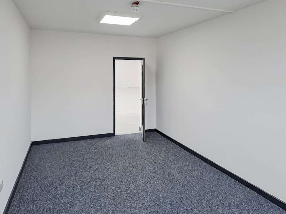 Industrial Unit in Poole - photo 2