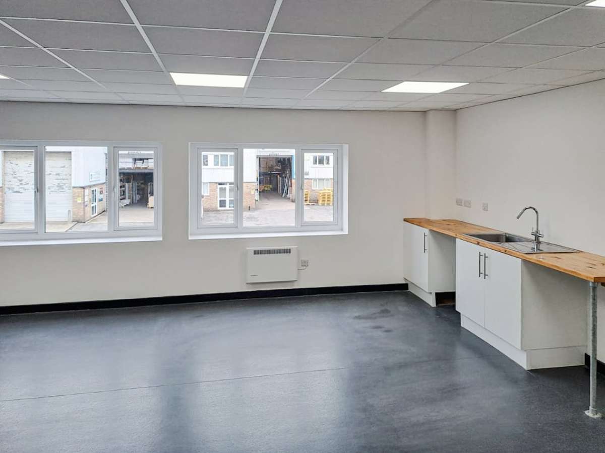 Industrial Unit in Poole - photo 4