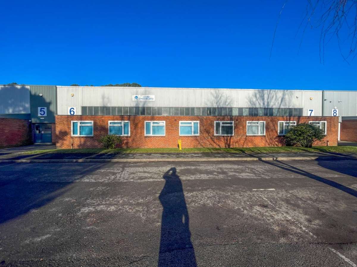 Industrial Unit in Poole - photo 4