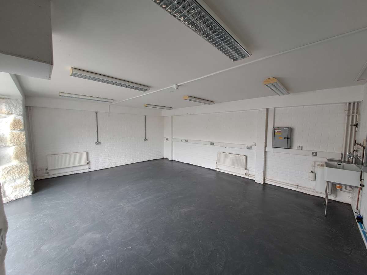 Industrial Unit in Hayle - photo 3