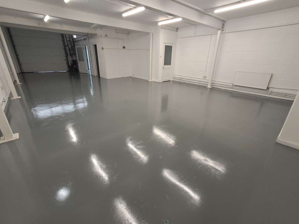 Industrial Unit in Croydon - photo 3