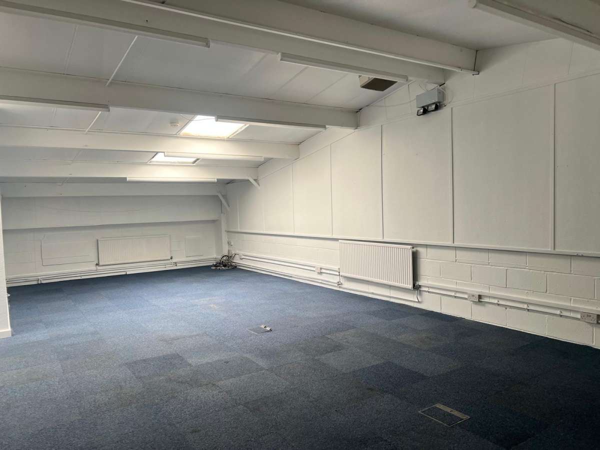 Industrial Unit in Croydon - photo 4