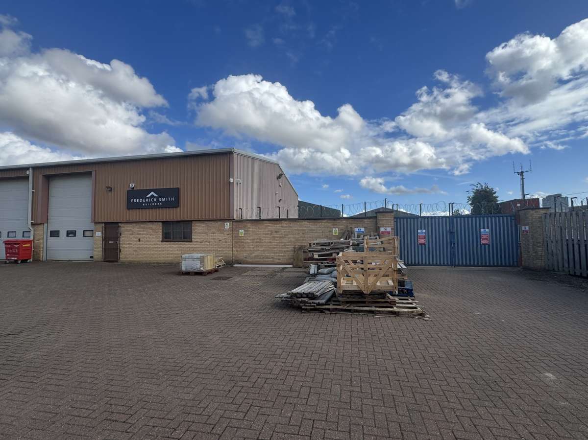 Industrial Unit in Peterborough - photo 2