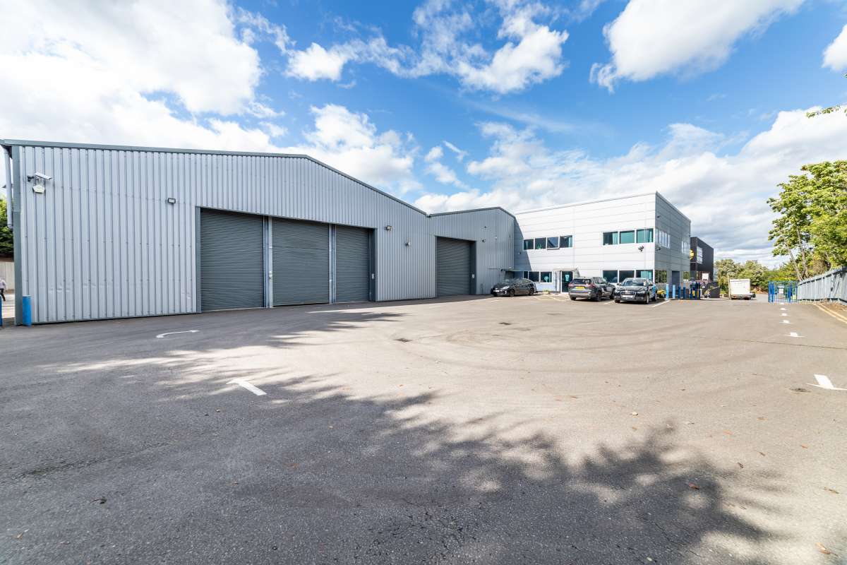 Industrial Unit in Watford - photo 3