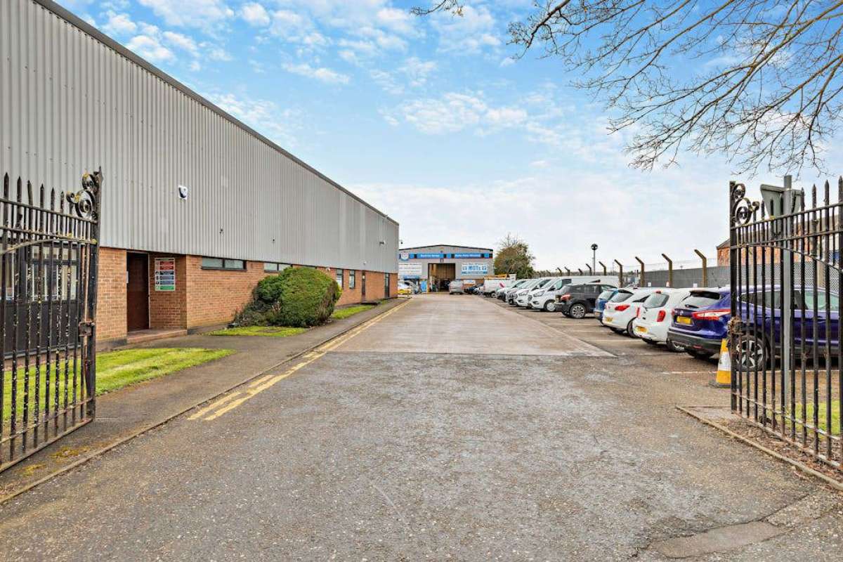 Industrial Unit in Burton On Trent - photo 2