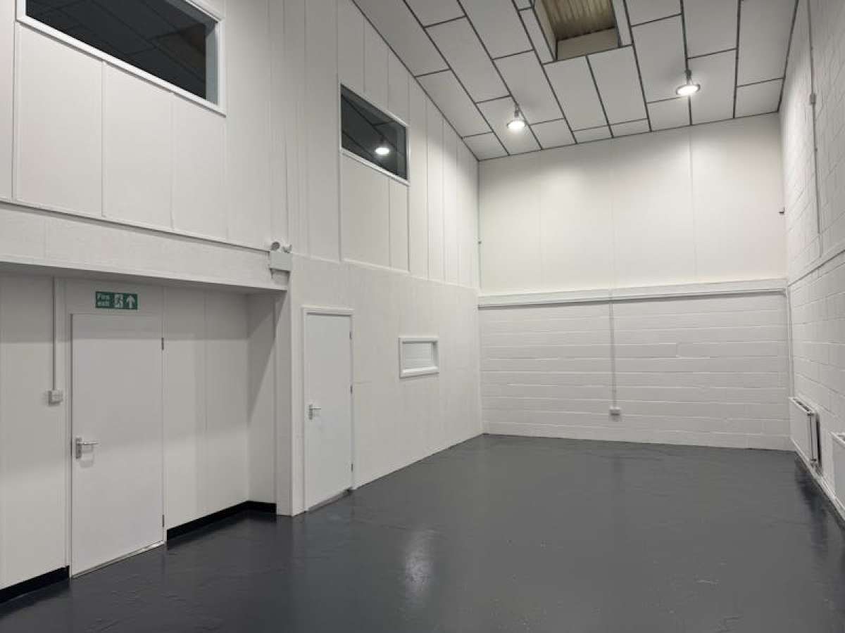 Industrial Unit in Woking - photo 3