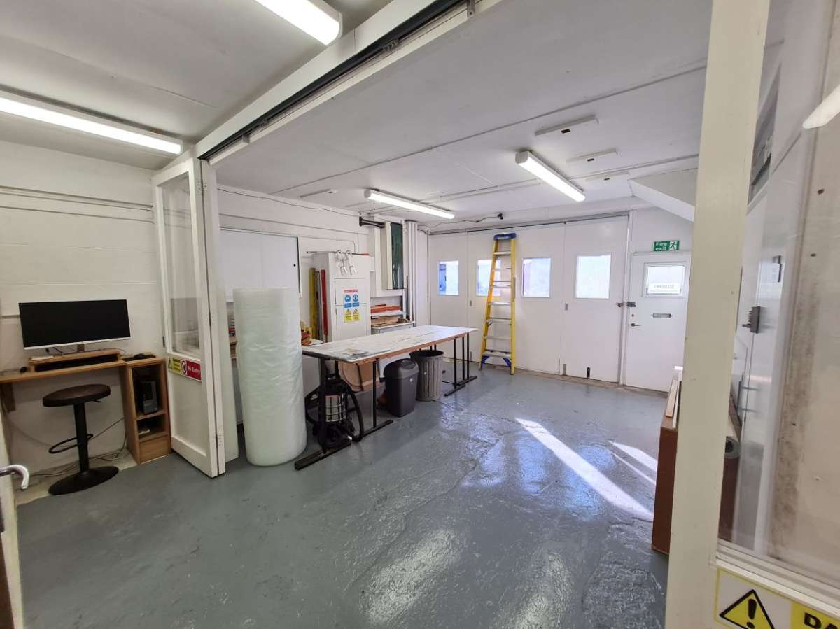 Industrial Unit in Plymouth - photo 4