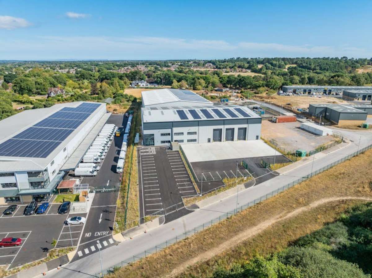 Industrial Unit in Poole - photo 2