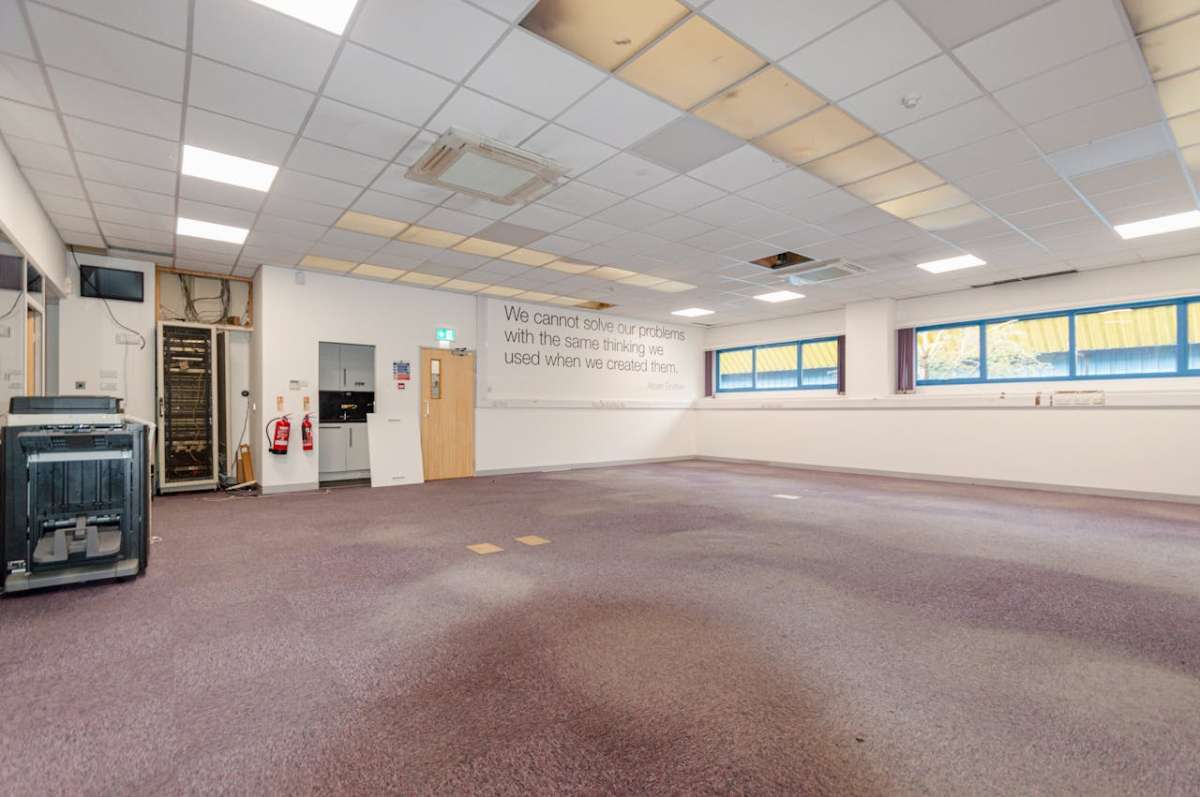 Industrial Unit in Poole - photo 3