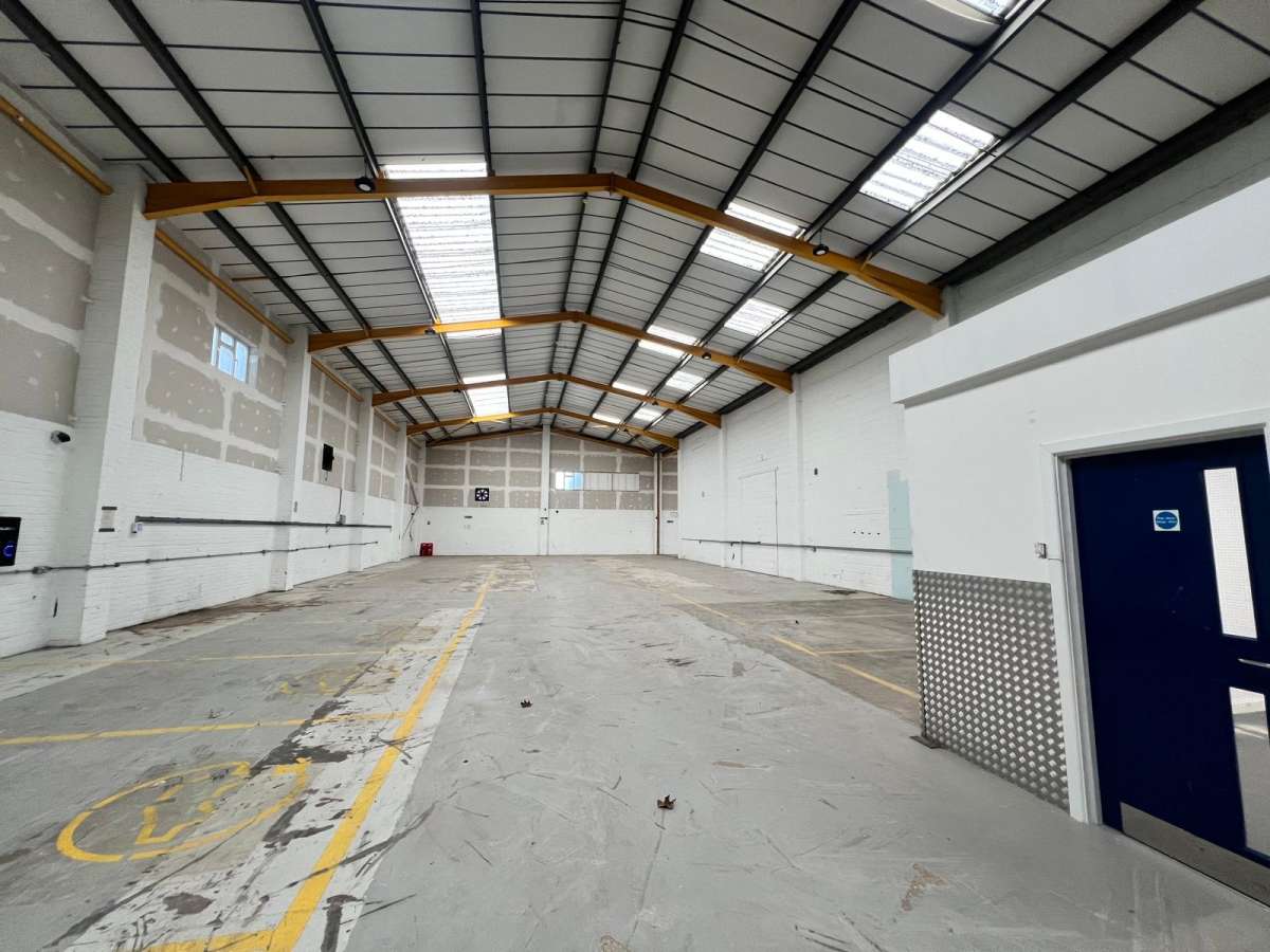 Industrial Unit in Croydon - photo 2