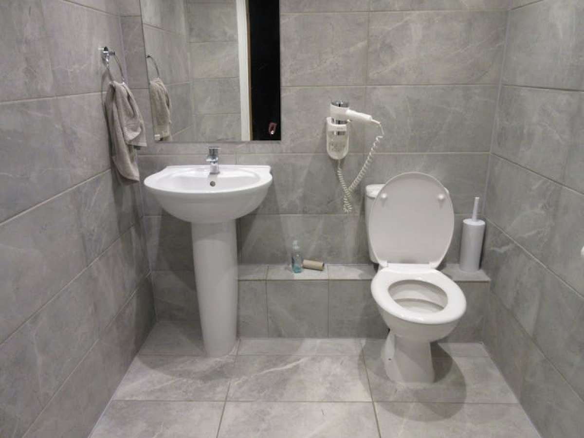 Industrial Unit in Cranleigh - photo 3