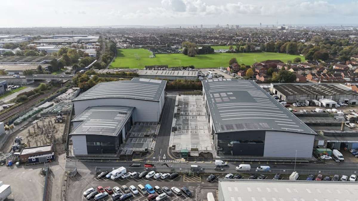 Industrial Unit in Portsmouth - photo 2