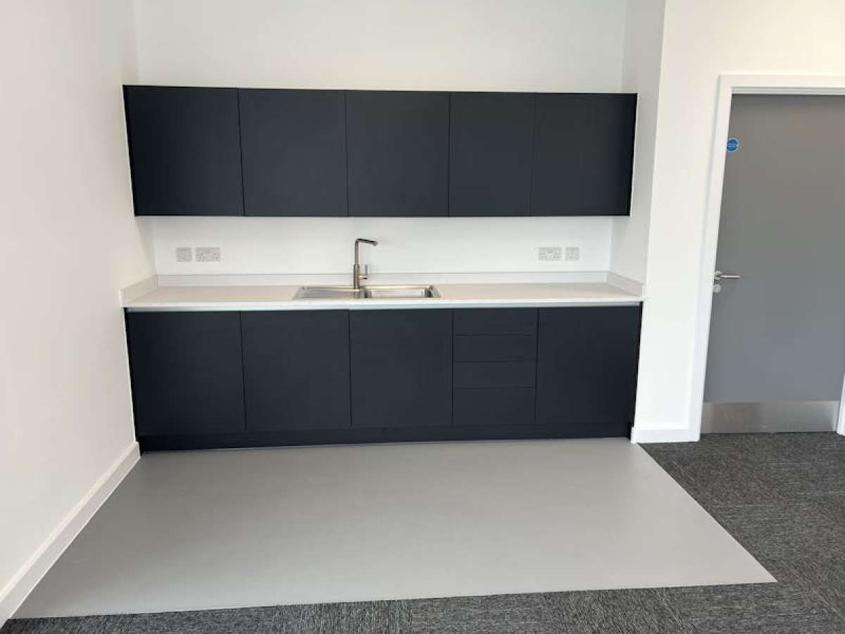 Industrial Unit in Portsmouth - photo 4