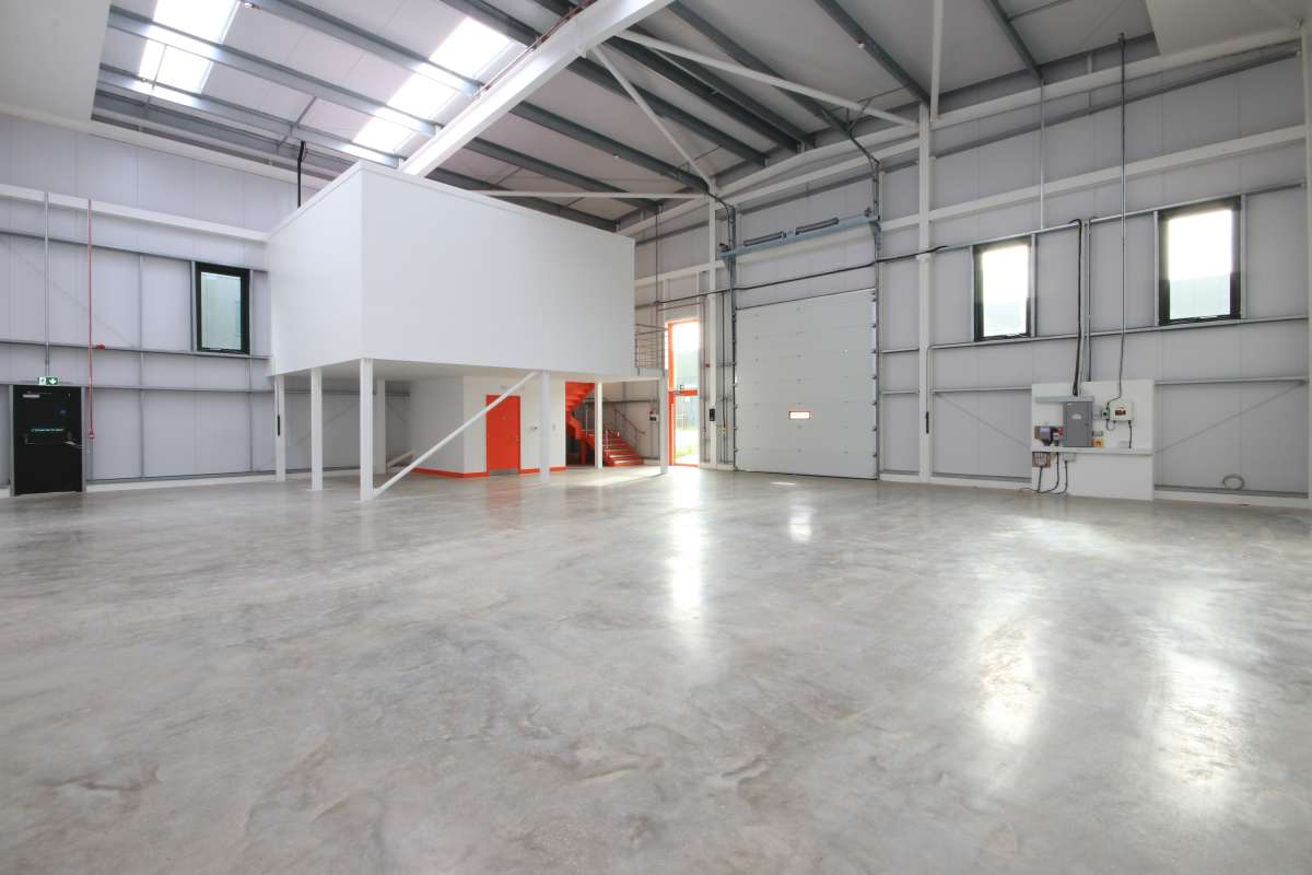 Industrial Unit in Watford - photo 3