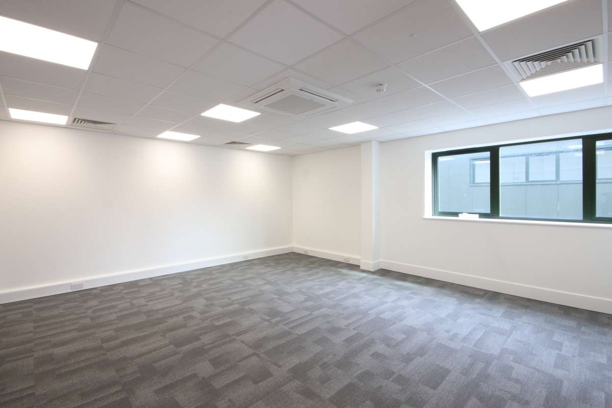 Industrial Unit in Watford - photo 4