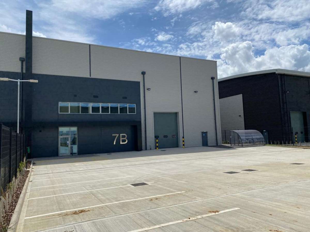 Industrial Unit in Luton - photo 4