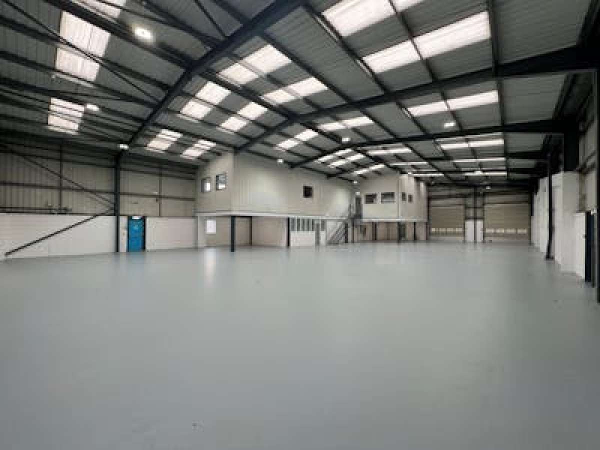 Industrial Unit in Waterlooville - photo 2