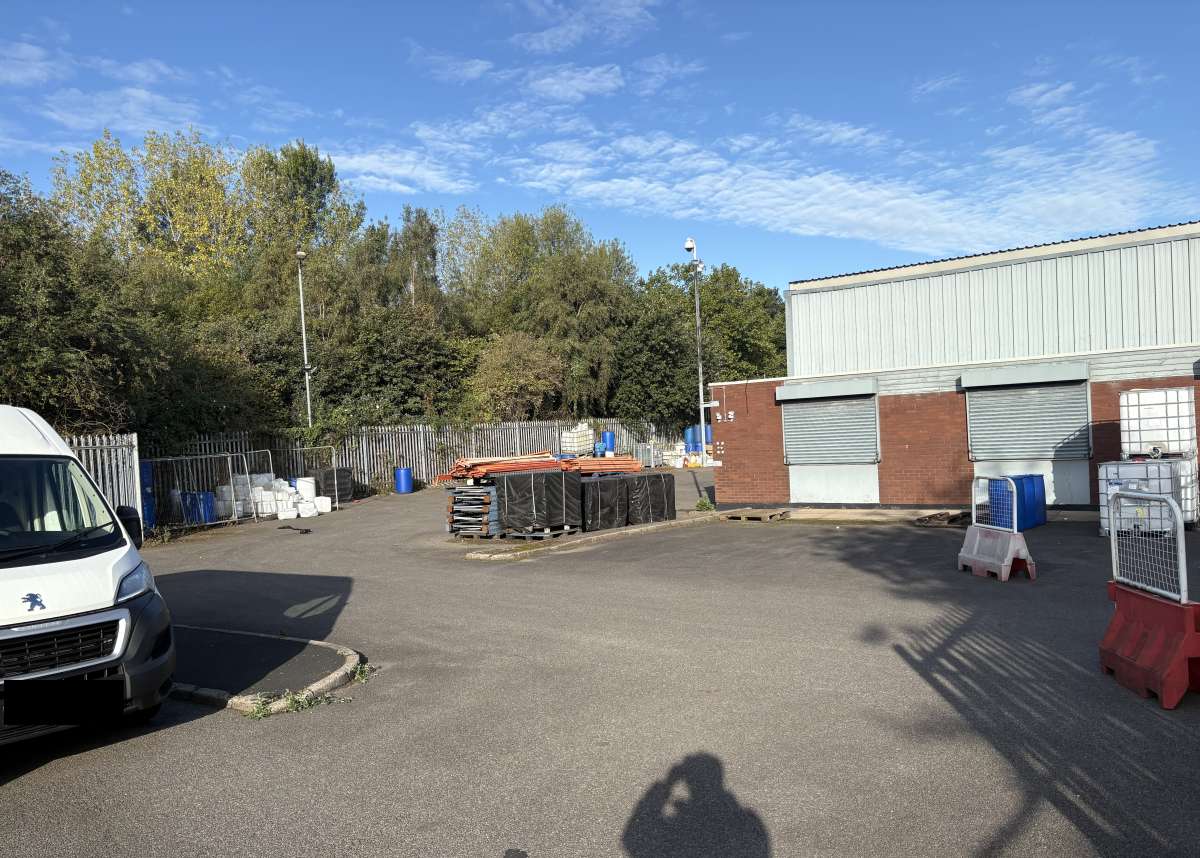 Industrial Unit in Wolverhampton - photo 2