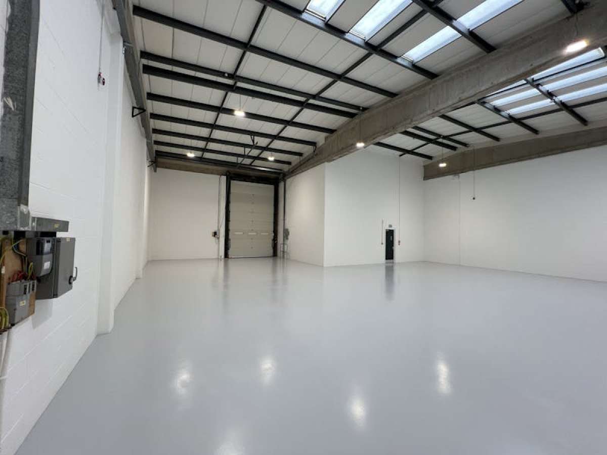 Industrial Unit in Portsmouth - photo 2