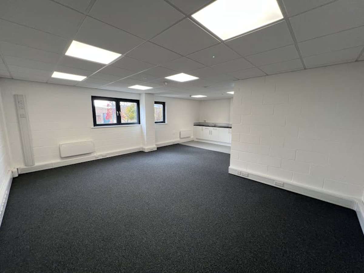 Industrial Unit in Portsmouth - photo 3