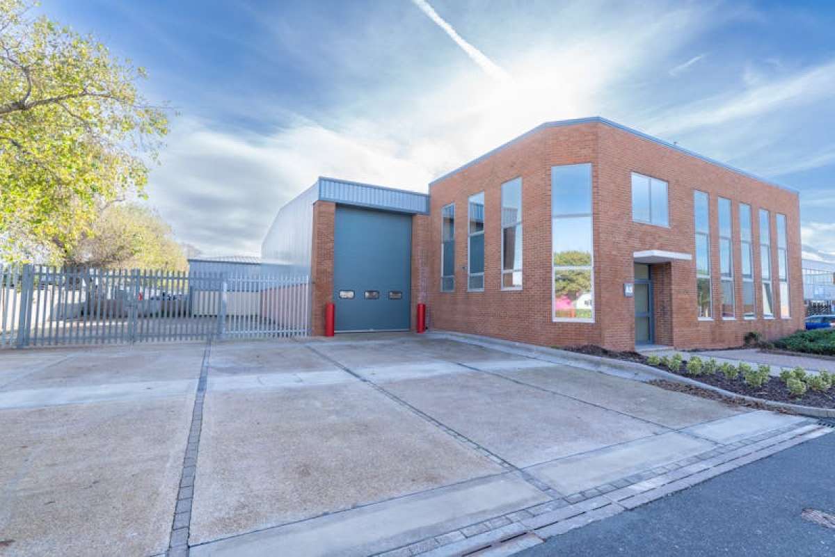 Industrial Unit in Shoreham-By-Sea - photo 2