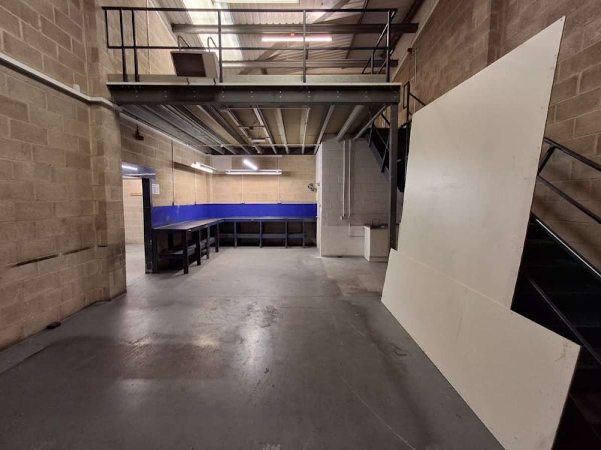 Industrial Unit in Fordingbridge - photo 3